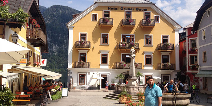 hallstatt-austria-pueblo-bonito-plaza-tipica