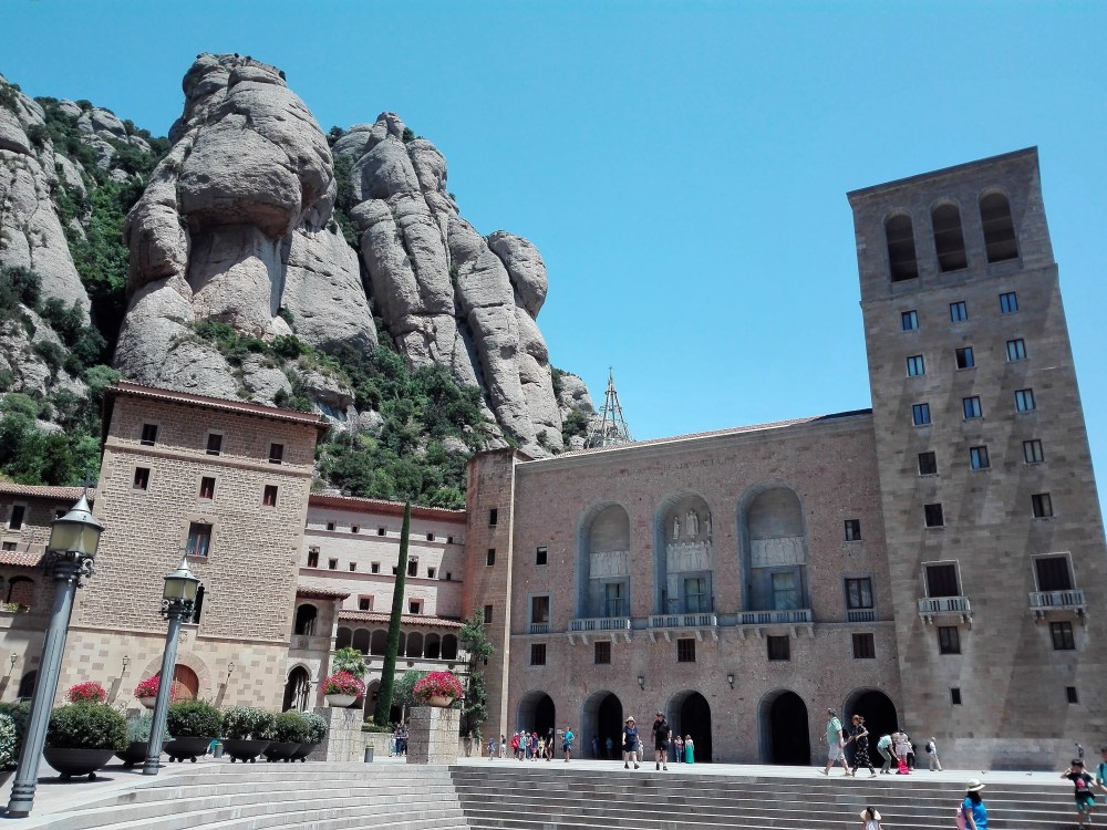 Basilica-de-Montserrat-don-viajon-catalunya-espana