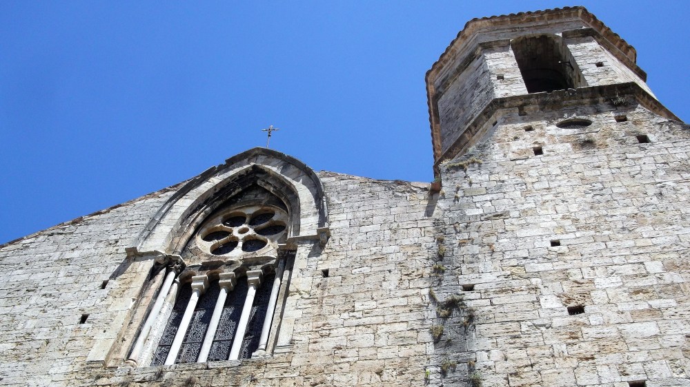 Besalu-iglesia-san-vicente-don-viajon-romanico-espana