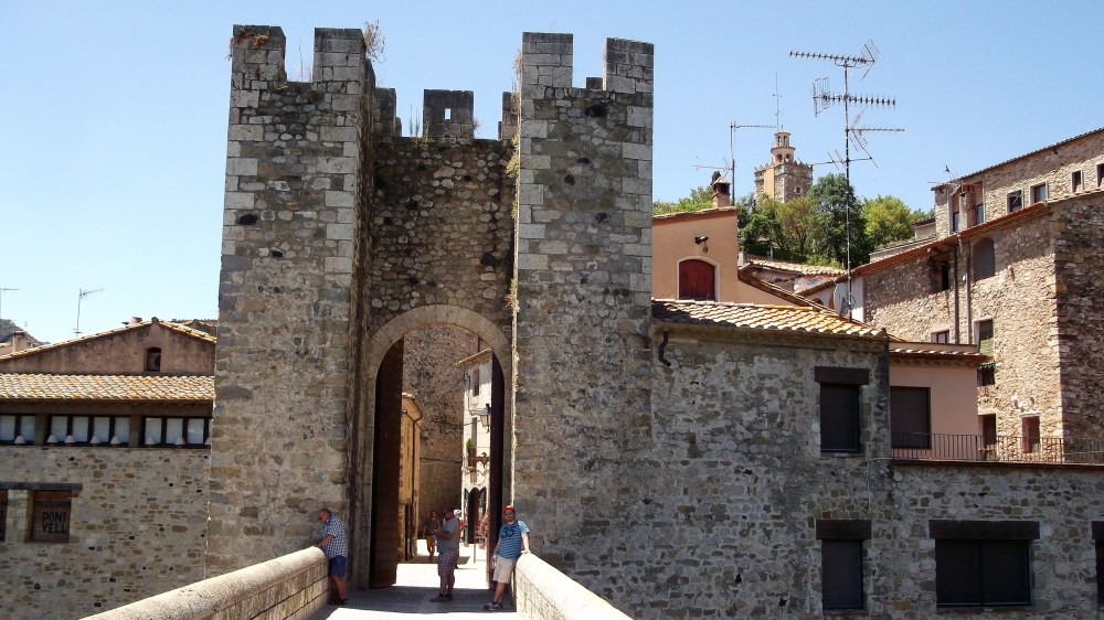 Besalu-puente-viejo-don-viajon-medieval-espana
