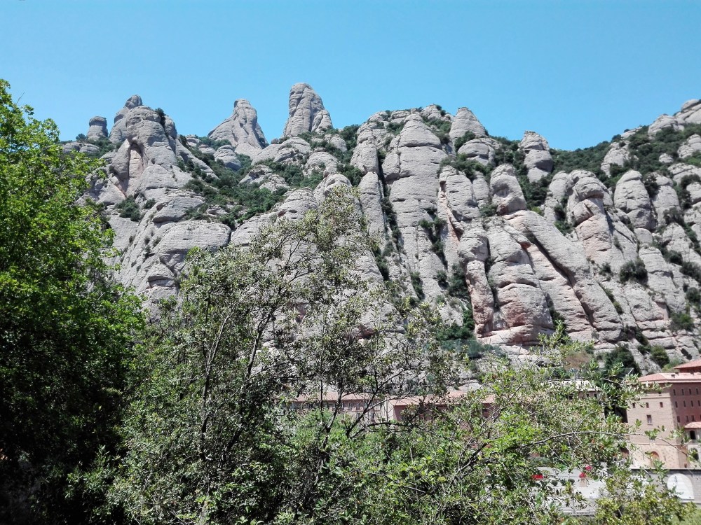 Montaña-de-Montserrat-don-viajon-naturaleza-rocas-figuras-catalunya
