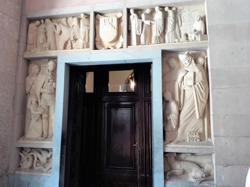 Montserrat-arte-religioso-don-viajon-catalunya