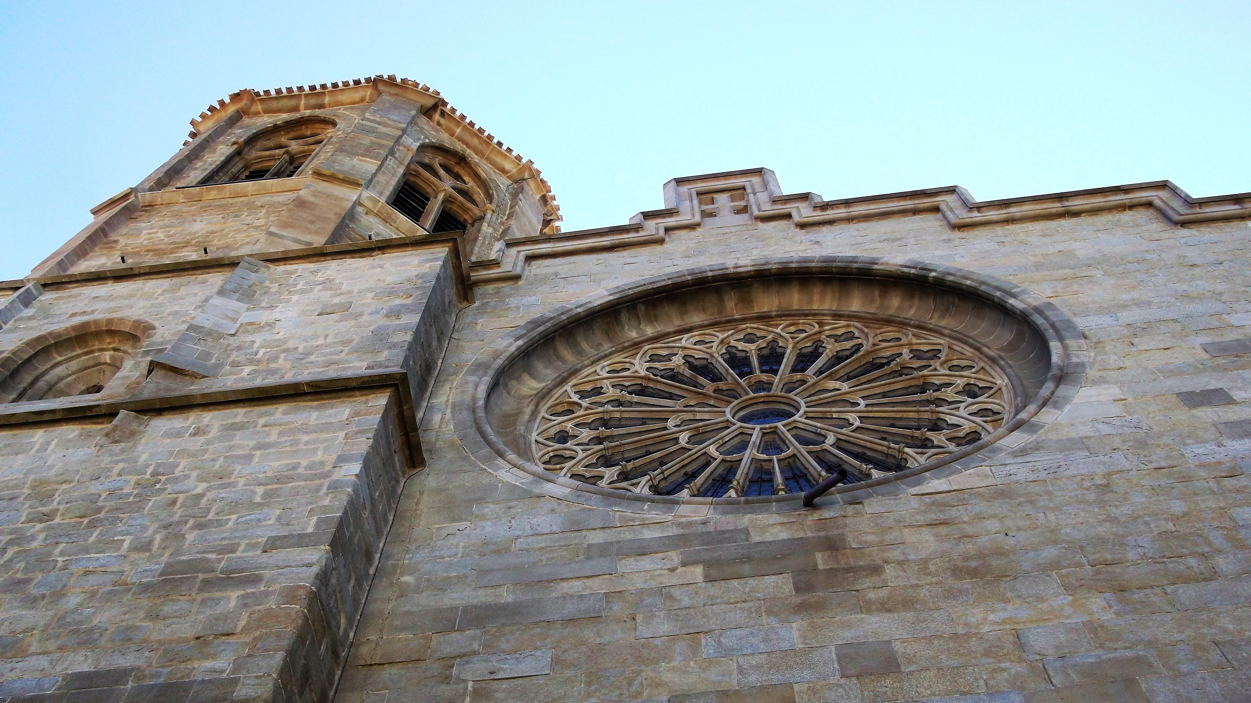 Carcassonne-catedral-san-miguel-donviajon-gotico-languedoc-francia