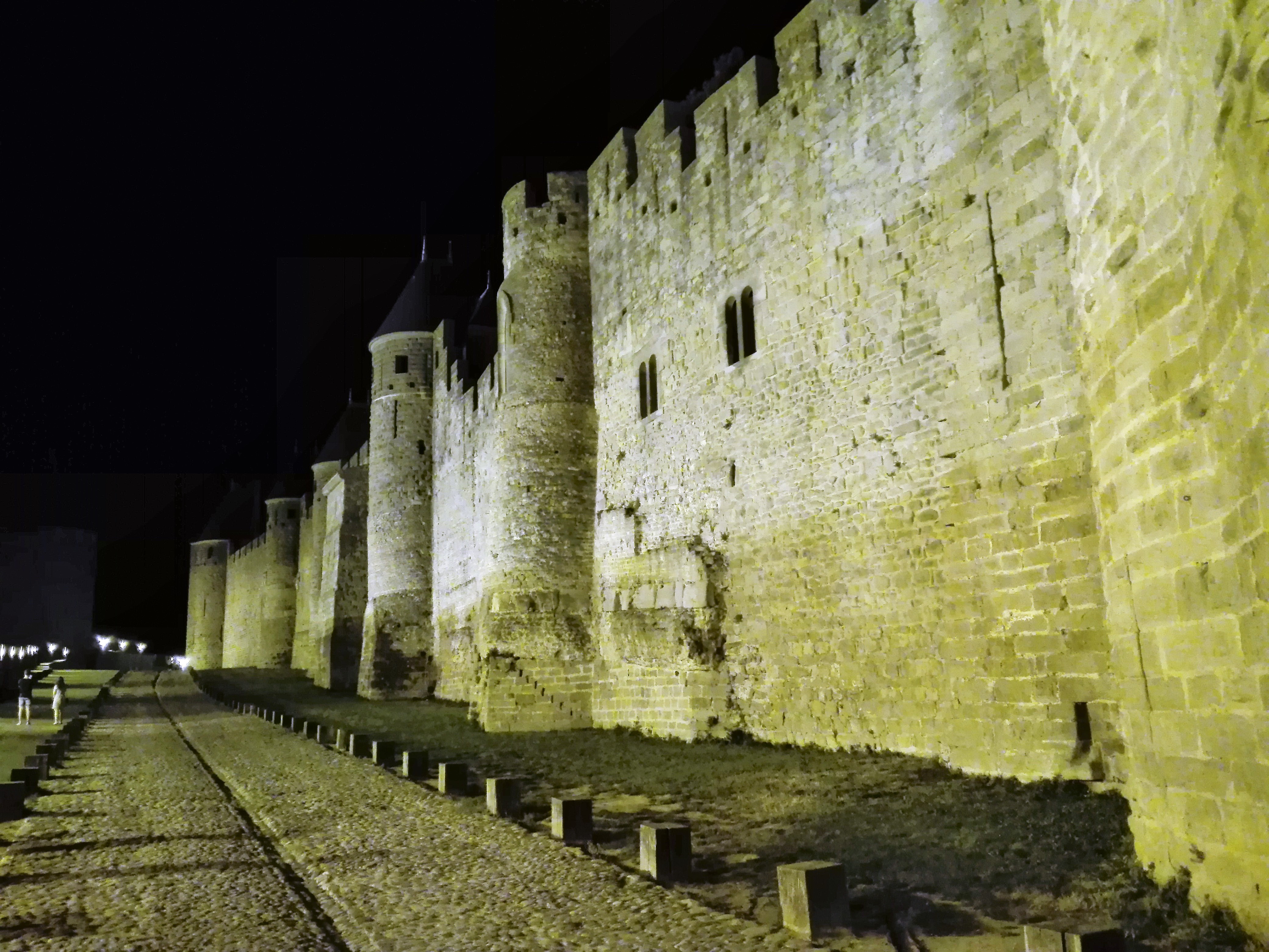 Carcassonne-murallas-medievales-donviajon-turismo-en-espanol-francia