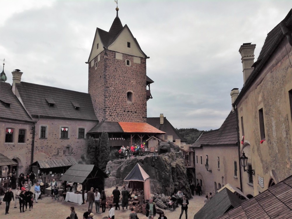 Loket-castillo-fortaleza-donviajon-medieval-gotico-chequia