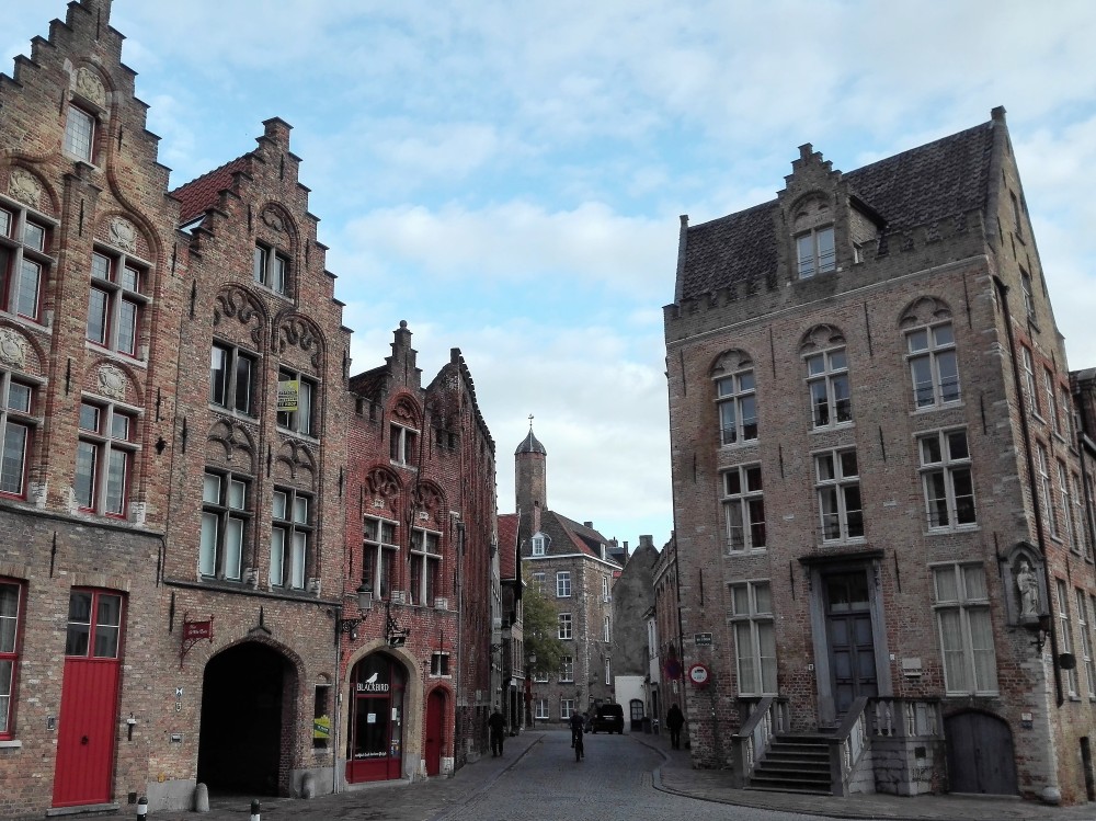 Brujas-arquitectura-urbana-flamenca-donviajon-viajando-con-pasion-turismo-flandes-belgica