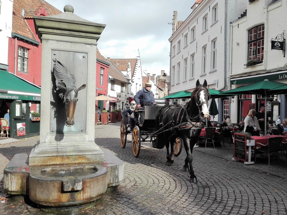 Brujas-calezas-carruajes-de caballos-donviajon-transporte-turistico-diversion-flandes-belgica