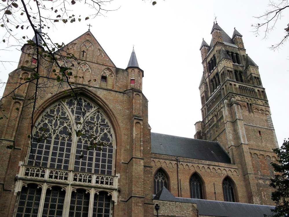 Brujas-catedra-de-san-salvador-donviajon-gotico-arte-religioso-flandes-belgica