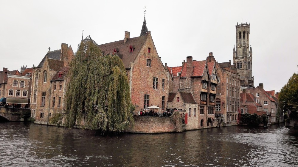 Brujas-ciudad-de-las-torres-y-canales-donviajon-arquitectura-gotica-medieval-flamenca-belgica