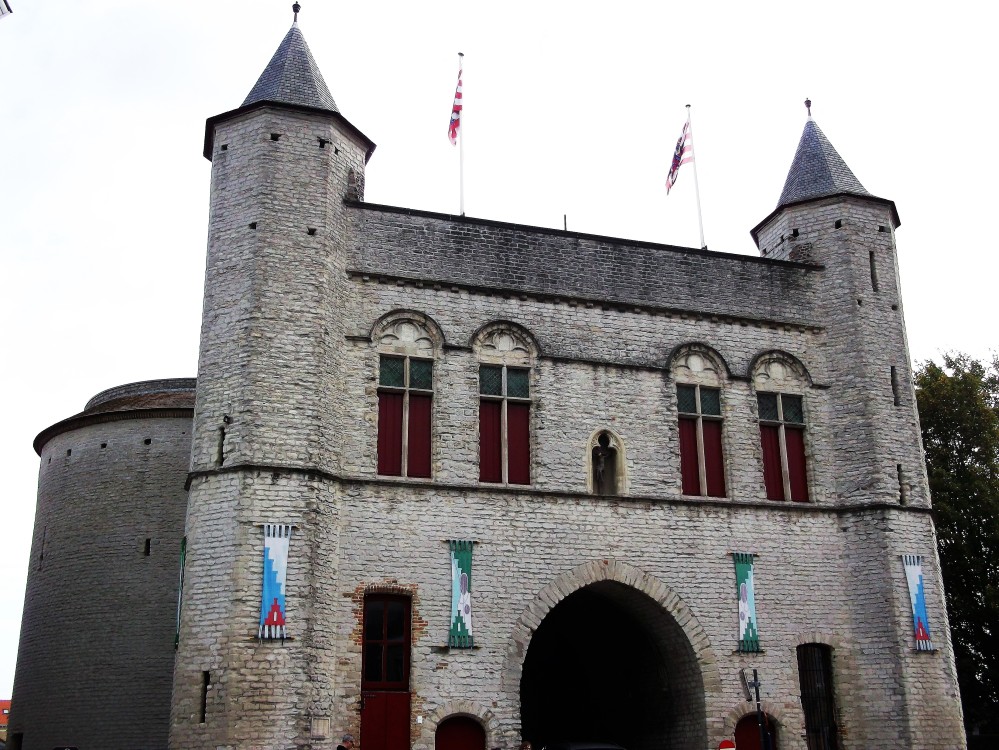 Brujas-puerta-medieval-de-la-santa-cruz-donviajon-flandes-kruispoort-occidental-belgica