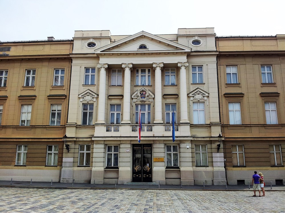 Zagreb-palacio-del-parlamento-donviajon-arquitectura-clasica-politica-instituciones-gubernamentales-croacia-turismo