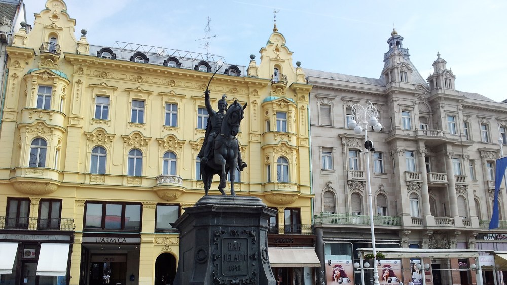 Zagreb-Plaza-Ban-Jelačić-donviajon-ciudades-cosmopolitas-cultura-arte-comercio-capital-croacia