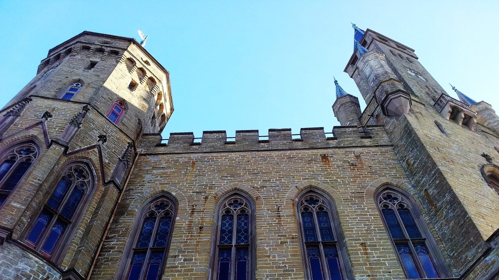 Castillo-de-Hohenzollern-donviajon-arquitectura-gotica-medieval-jura-de-suabia-alemania
