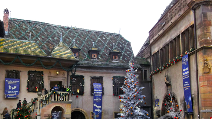 mercado-de-navidad-colmar-donviajon-casa-kofihus-artesanias-navidenas-alsacia-turismo