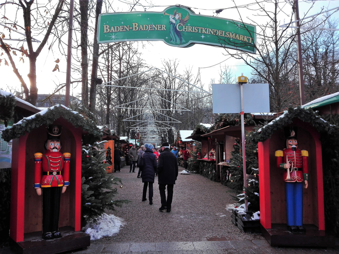 mercado-de-Navidad-donviajon-Baden-Baden-adornos-vino-caliente-turismo-selva-negra-Adviento-Alemania