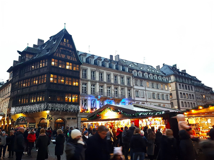 mercado-de-navidad-estrasburgo-donviajon-adornos-decoraciones-navidenas-turismo-alsacia-francia