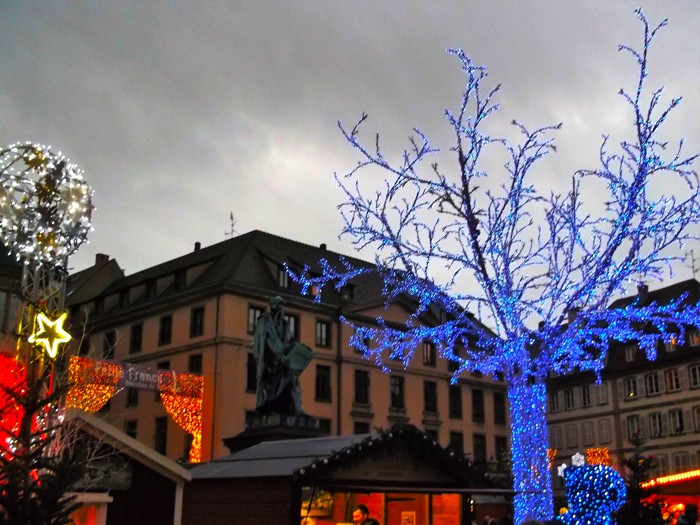 mercado-de-navidad-estrasburgo-donviajon-plaza-gutemberg-turismo-alsacia-francia