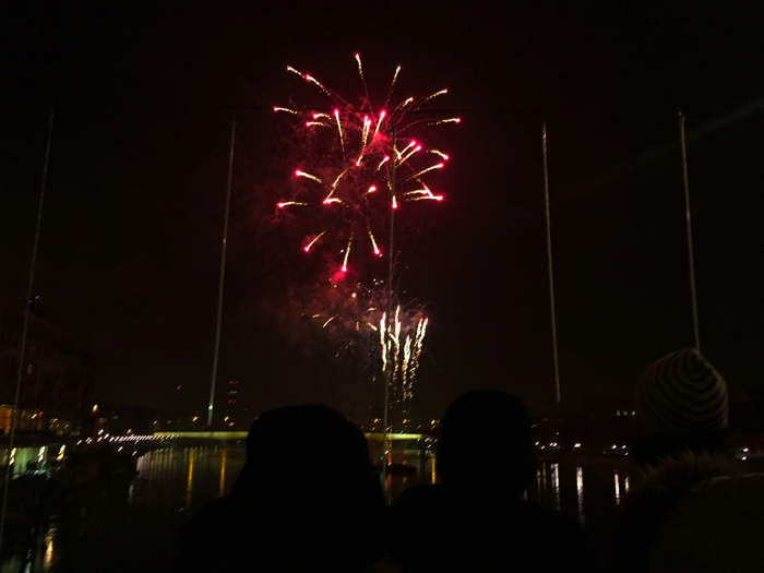 Basilea-juegos-piroctenicos-en-noche-vieja-donviajon-turismo-urbano-y-cultural-region-de-basilea-suiza