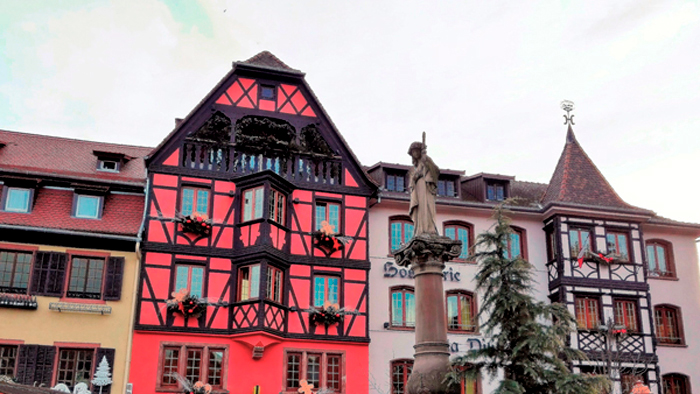 Obernai-fuente-de-santa-odilia-donviajon-plaza-del-mercado-turismo-cultural-naturaleza-alsacia-francia