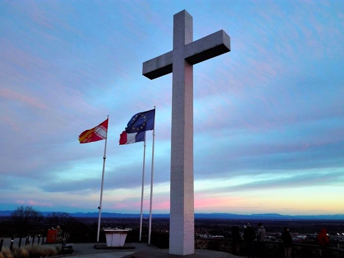 obernai-monumento-nacional-a-los-caidos-donviajon-turismo-cultura-tradicion-alsacia-francia