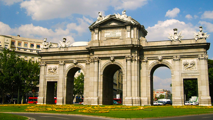Puerta-de-alcala-donviajon-turismo-cultural-madrid-espana