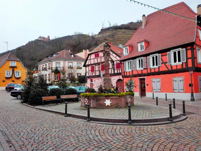 Ribeauville-plaza-de-la-republica-donviajon-ruta-del-vino-alsacia-alto-rin-francia