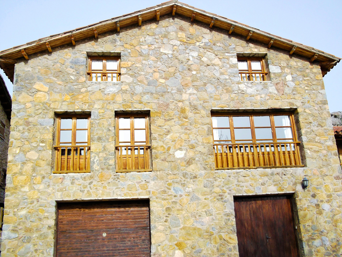 Gisclareny-donviajon-casal-del-Roser-turismo-naturaleza-aventura-catalunya-espanya