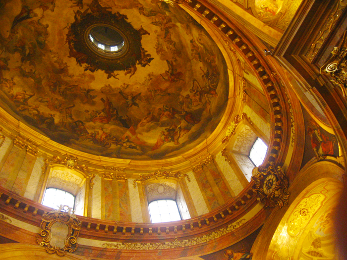 Viena-iglesia-de-San-Pedro-Peterskirche-arte-barroco-murales-donviajon-invierno-turismo-cultural-religioso-Viena-Austria