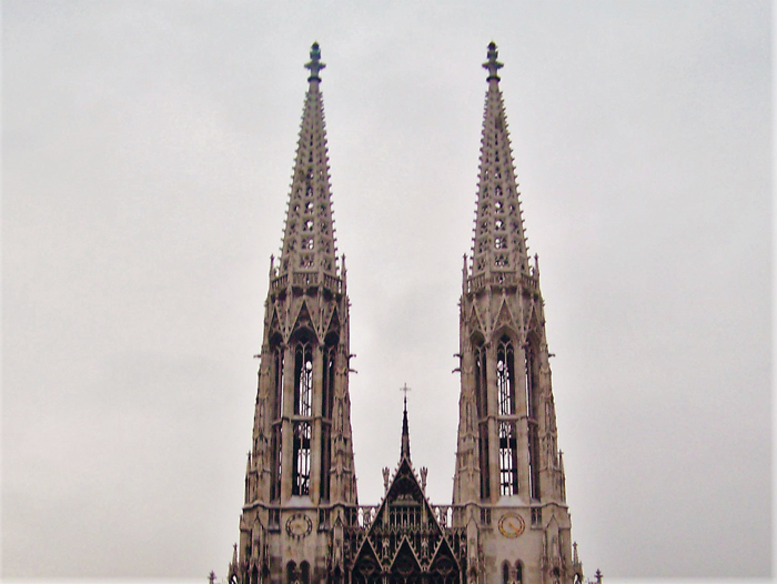 Viena-iglesia-votiva-donviajon-estilo-gotico-turismo-cultural-religioso-Viena-Austria