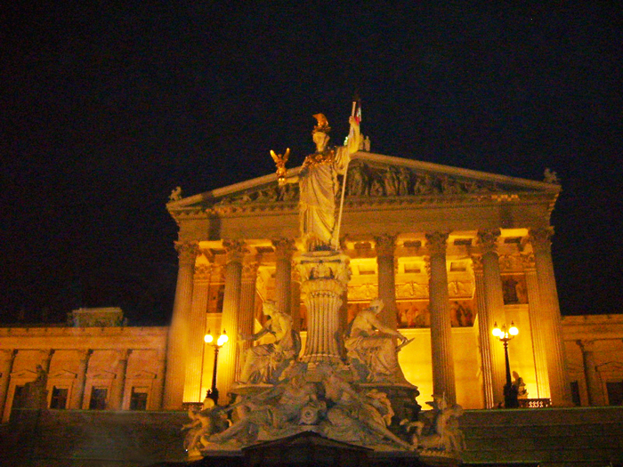 Viena-Parlamento-Austriaco-donviajon-arte-neoclasico-turismo-cultural-arquitectonico-politico-Viena-Austria