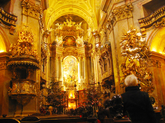 Viena-Peterskirche-iglesia-de-San-Pedro-donviajon-arte-barroco-turismo-cultural-religioso-Viena-Austria