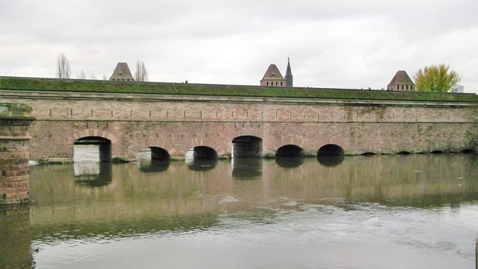 Estrasburgo-canales-rio-Ill-donviajon-turismo-cultural-gastronomico-Alsacia-Francia