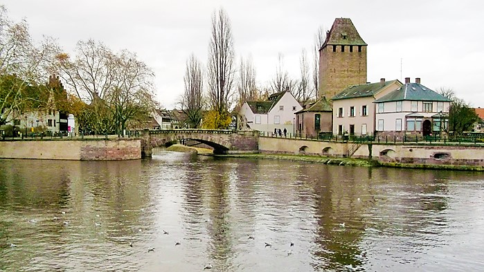 Estrasburgo-rio-Ill-donviajon-turismo-cultural-Alsacia-Francia