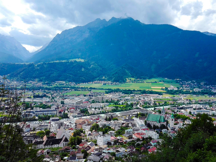 Schwaz-macizo-del-Karwendel-donviajon-turismo-valle-del-rio-Eno-Tirol-Austria