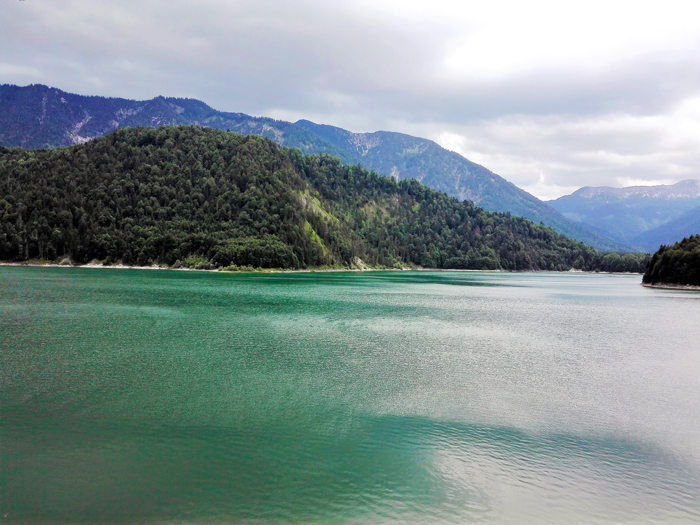 Sylvensteinspeicher-don-viajon-viajando-con-pasion-turismo-aventura-naturaleza-Karwendel-Alta-Baviera-Alemania