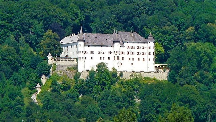 El-castillo-de-Tratzberg-en-el-Tirol-Turismo-Karwendel-Jenbach-Austria