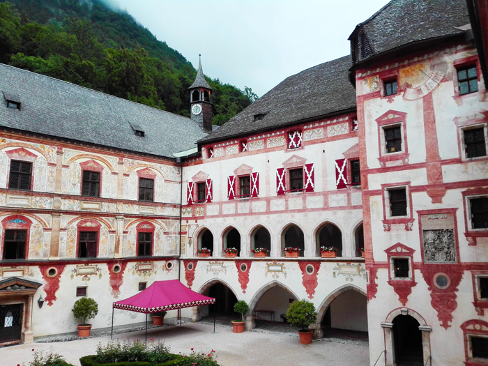 El-castillo-de-Tratzberg-patio-de-arcadas-renacentista-don-viajon-turismo-cultural-Jenbach-Karwendel-Tirol-Austria
