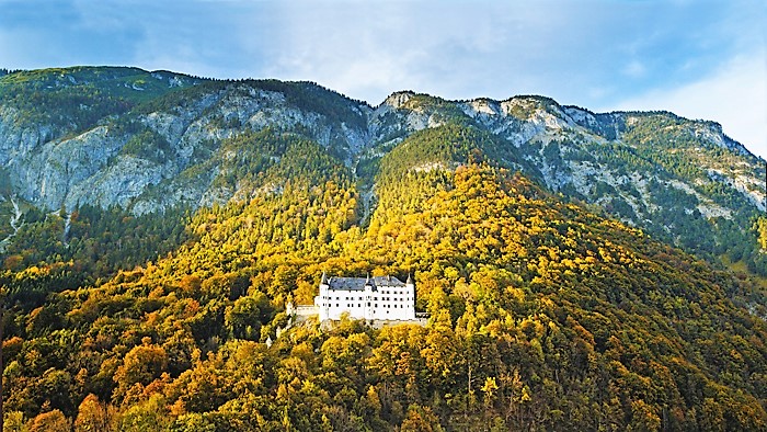 El-Castillo-de-Tratzberg-turismo-en-el-Karwendel-Jenbach-Tirol-Austria