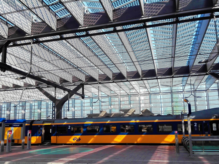 Estacion-central-de-trenes-Roterdam-don-viajon-turismo-urbano-cultural-Paises-Bajos