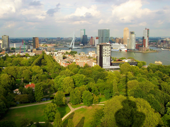 Euromast-torre-de-observacion-don-viajon-turismo-recreativo-puerto-fluvial-Roterdam-Holanda