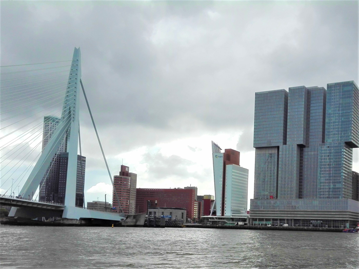Puente-Erasmus-don-viajon-arquitectura-moderna-vanguardista-turismo-Roterdam-Paises-Bajos