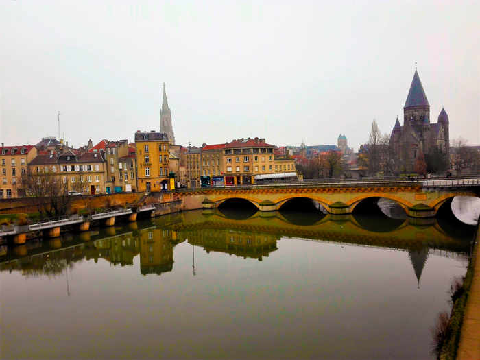 Metz-rio-Mosela-don-viajon-turismo-cultural-senderismo-urbano-aventura-Gran-Este-Francia