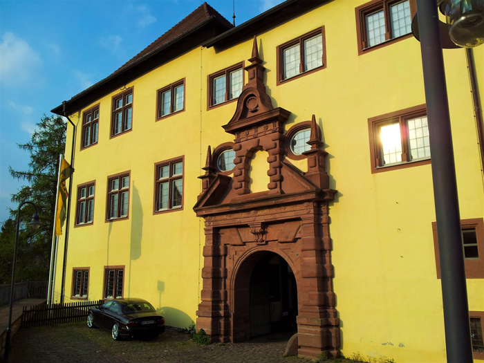 Neuenbuerg-castillo-medieval-don-viajon-turismo-rural-cultural-recreativo-senderismo-Selva-Negra-Valle-del-rio-Enz-Alemania