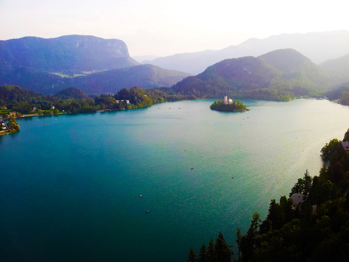 Lago-de-Bled-la-isla-de-la-Virgen-Maria-don-viajon-turismo-aventura-naturaleza-ESlovenia