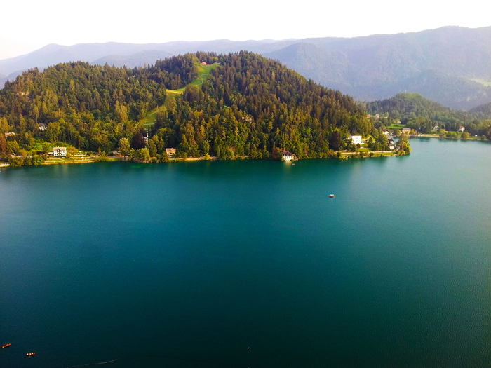 Lago-de-Bled-paisaje-hermoso-don-viajon-turismo-aventura-naturaleza-Alpes-Eslovenia