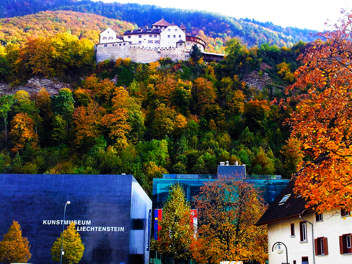Panoramica-de-Vaduz-don-viajon-turismo-aventura-naturaleza-Alpes-Liechtenstein