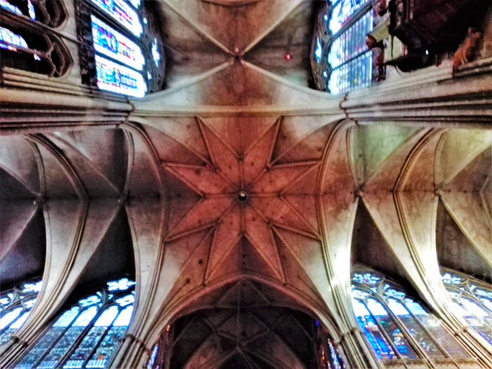 Metz-ciudad-medieva-crucero-catedral-gotica-San-Etienne-don-viajon-turismo-cultural-urbano-Lorena-Francia