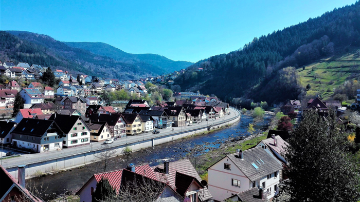 Weisenbach-Murg-don-viajon-turismo-sostenible-recreativo-aventura-Selva-Negra-Baden-Wurttemberg-Alemania